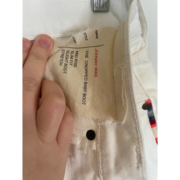 Johnny Was White Wash Kendra Embroidered Cropped Baby Boot Cut Jean Size 29 - Picture 6 of 6
